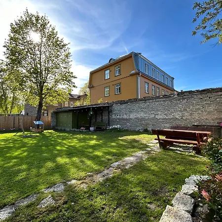 Garden Next To Telliskivi & Old Town 아파트 탈린