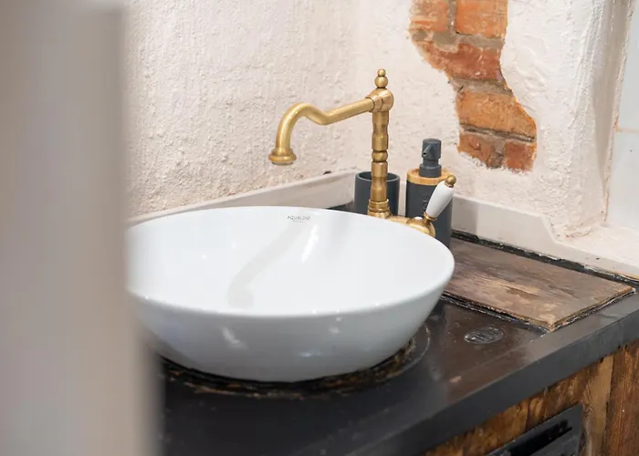 Garden Next To Telliskivi & Old Town * 塔林